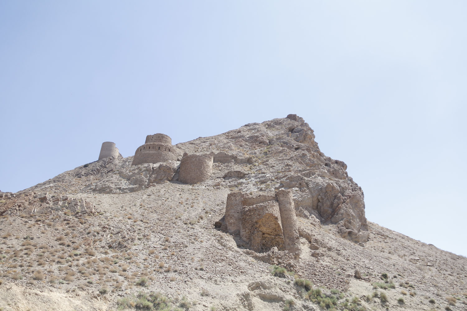 قلعه منصور بازمانده‌ای از دوره اسماعیلیه